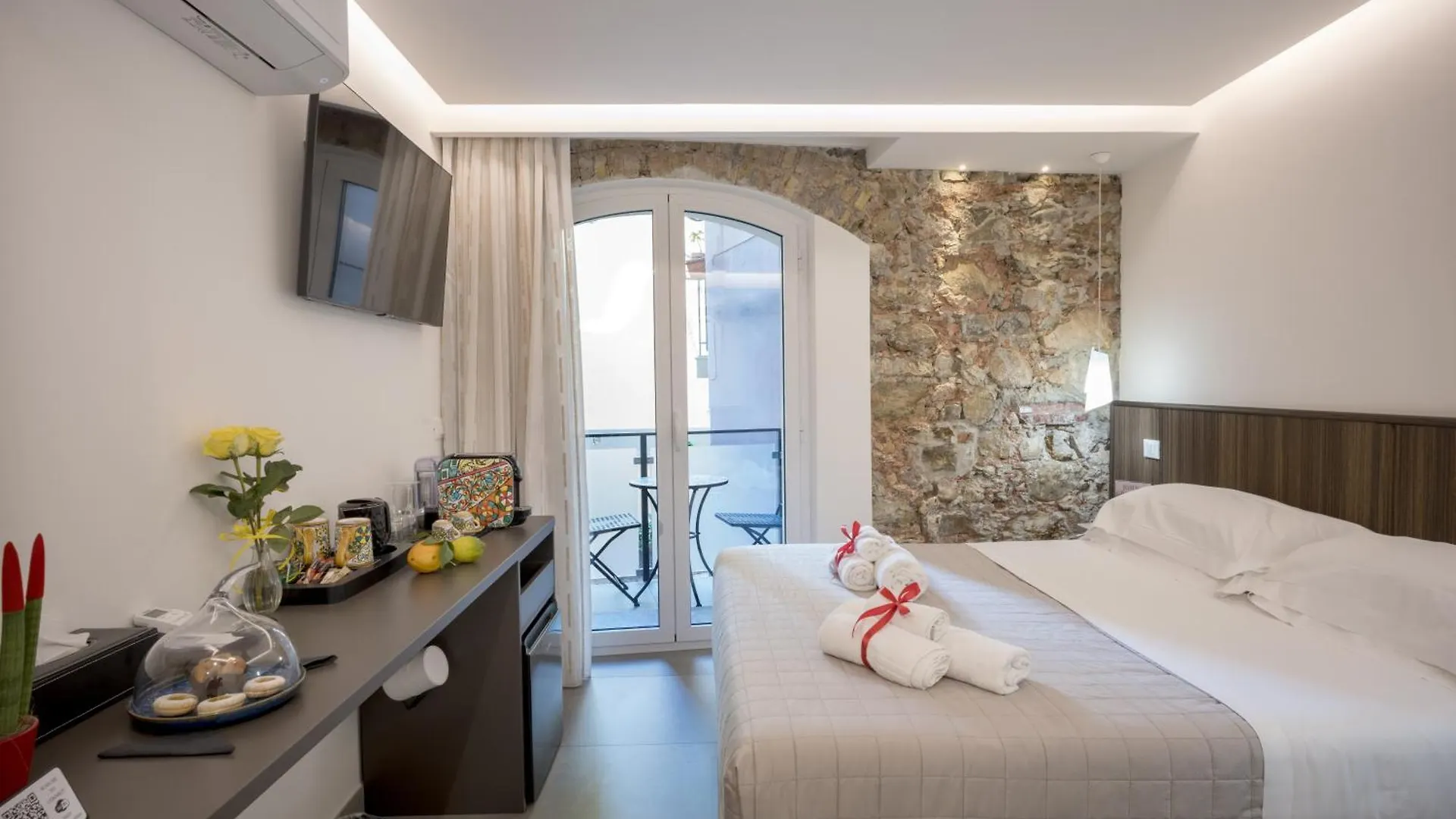 Taormina Charming Rooms 0*,  Italy